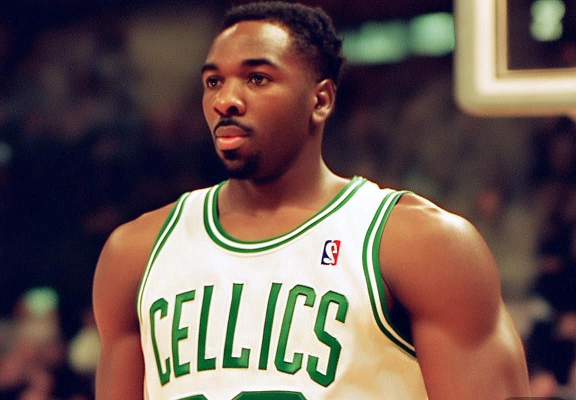 德里克·怀特脚踝扭伤缺阵，凯尔特人如何应对尼克斯与布伦森冲击？